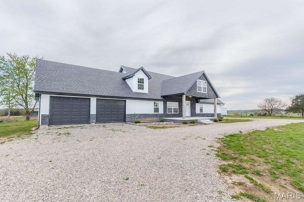 34 Acres of Agricultural Land with Home for Sale in Lebanon, Missouri