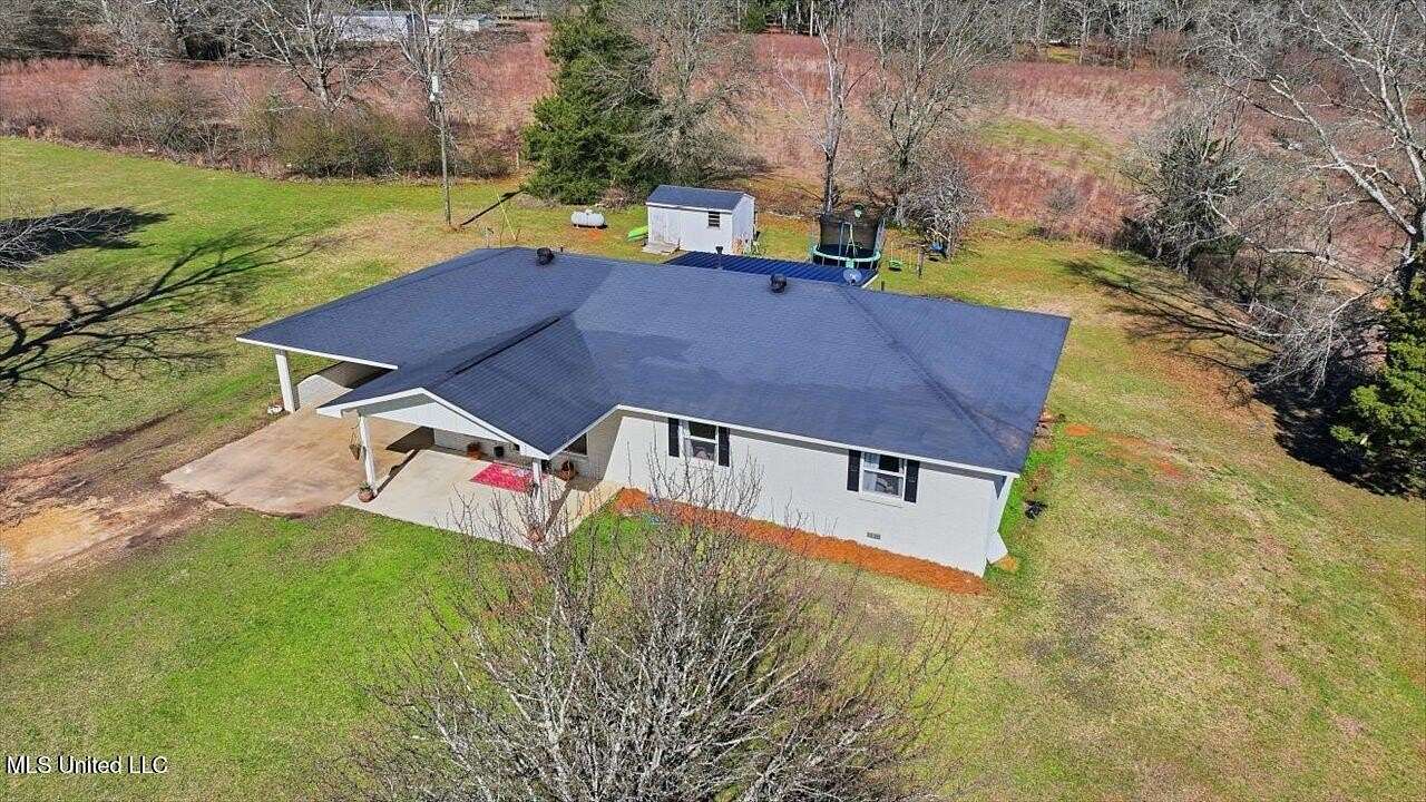 1.77 Acres of Residential Land with Home for Sale in Mendenhall, Mississippi