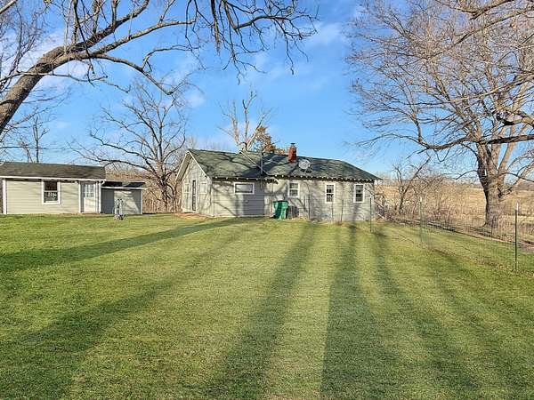 1.75 Acres of Residential Land with Home for Sale in Thayer, Missouri