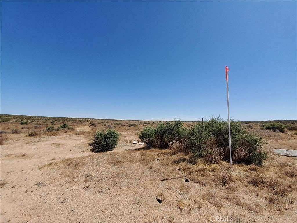 10 Acres of Land for Sale in Hi Vista, California