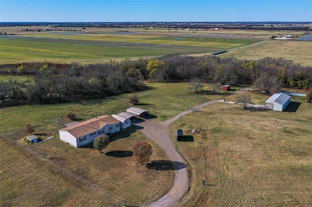 14.2 Acres of Land with Home for Lease in Whitesboro, Texas