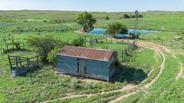 640 Acres of Land for Sale in McLean, Texas