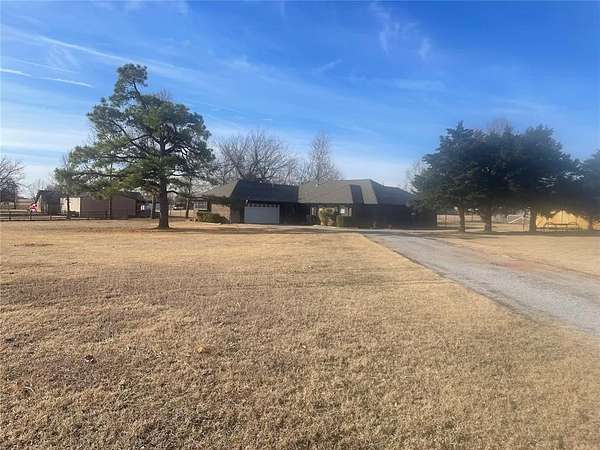 2.5 Acres of Residential Land with Home for Sale in Edmond, Oklahoma