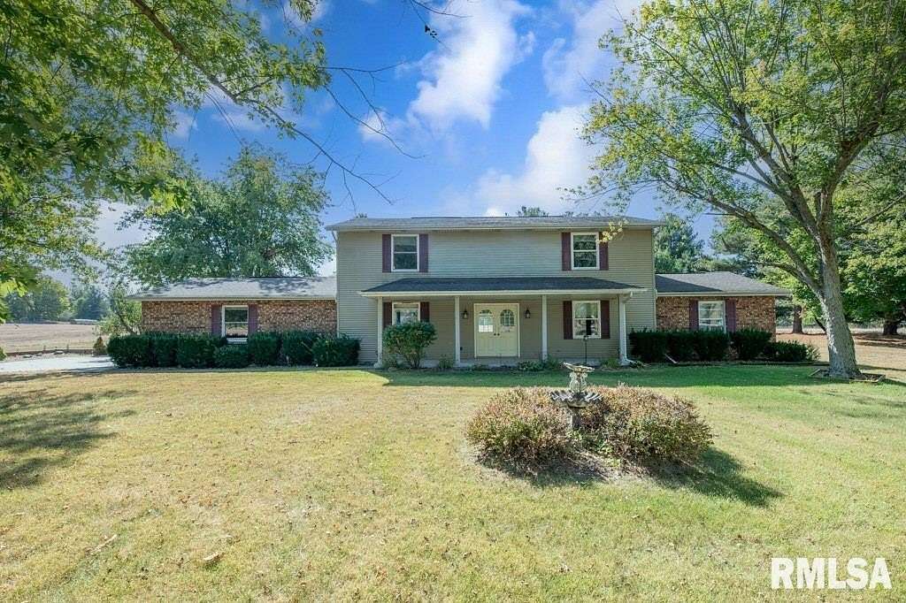 3 Acres of Residential Land with Home for Sale in Manito, Illinois