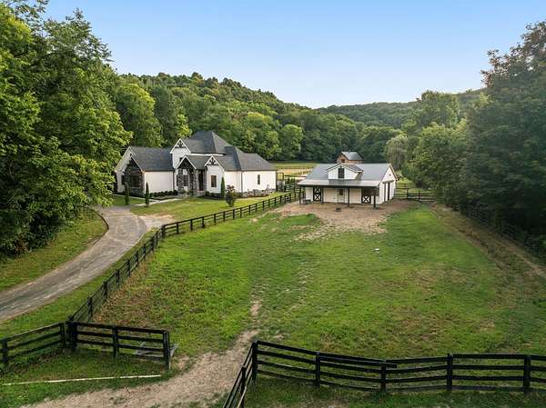 5.29 Acres of Land with Home for Sale in Franklin, Tennessee
