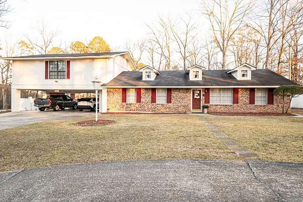 3.23 Acres of Residential Land with Home for Sale in El Dorado, Arkansas