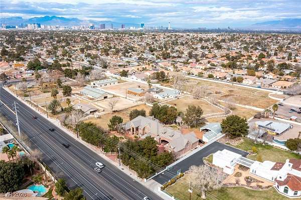 12 Acres of Land with Home for Sale in Las Vegas, Nevada
