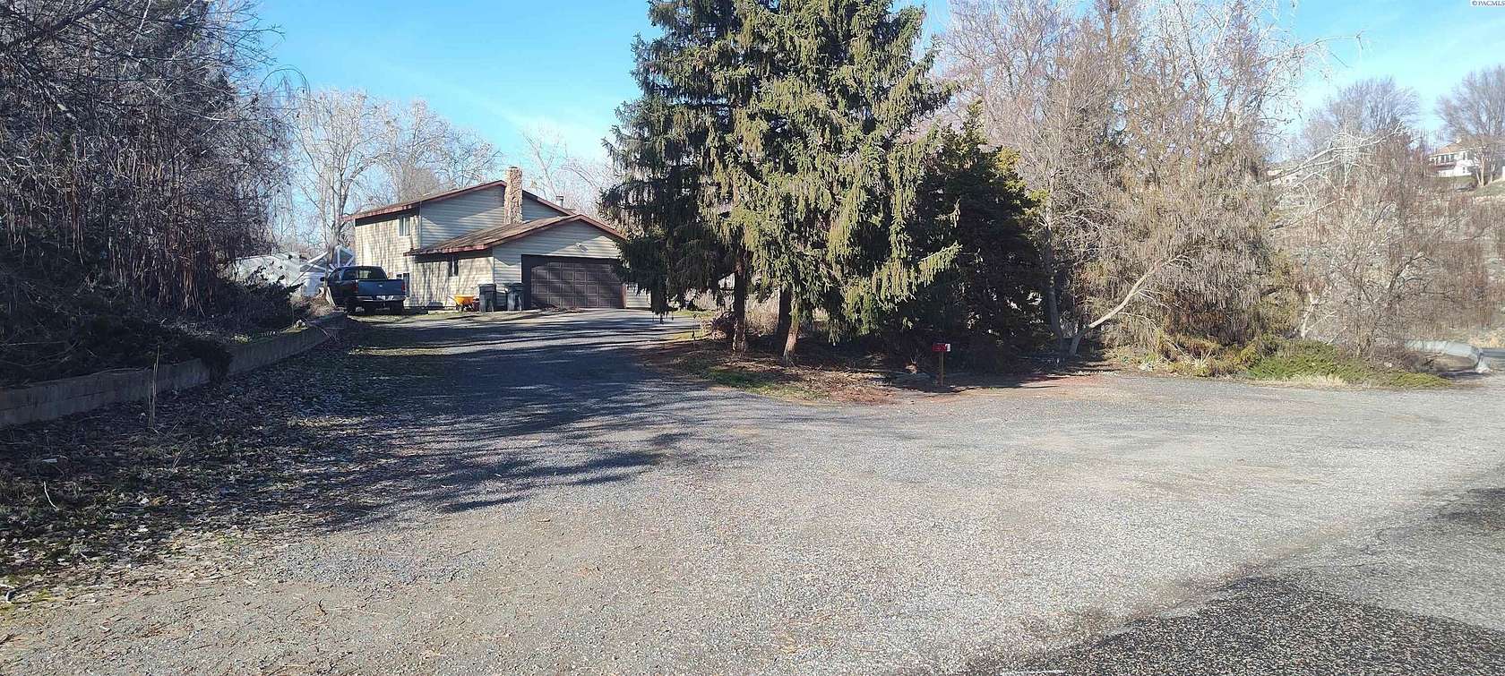 1.9 Acres of Residential Land with Home for Sale in Kennewick, Washington