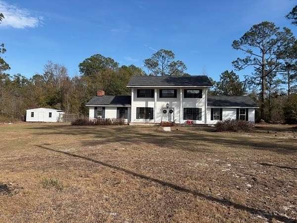 1.5 Acres of Land with Home for Sale in Valdosta, Georgia