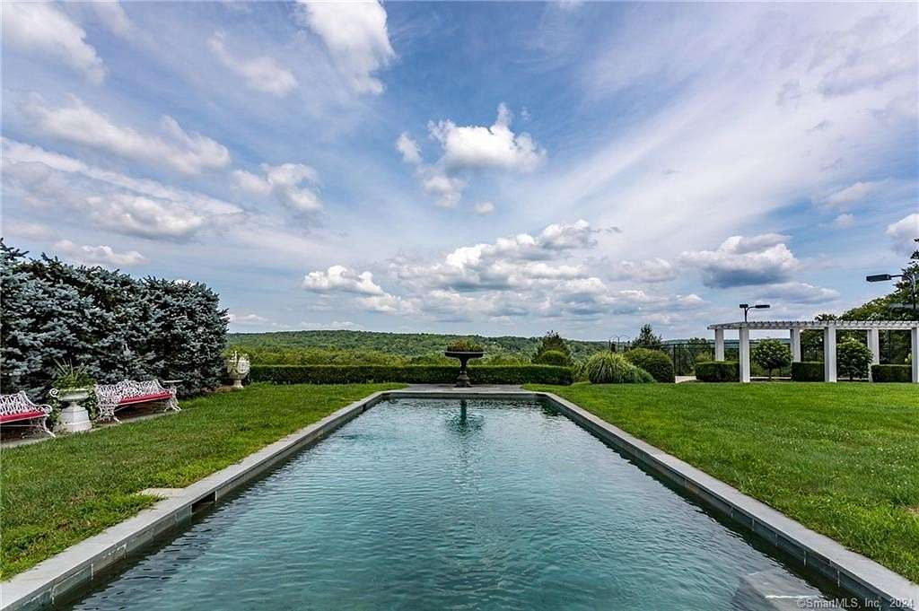 5.74 Acres of Land with Home for Lease in Woodbury, Connecticut