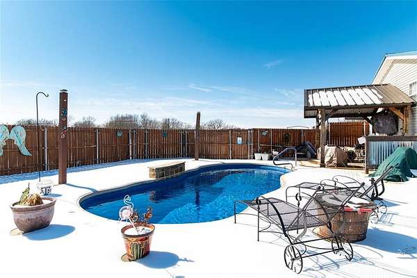 5 Acres of Residential Land with Home for Sale in New Fairview, Texas