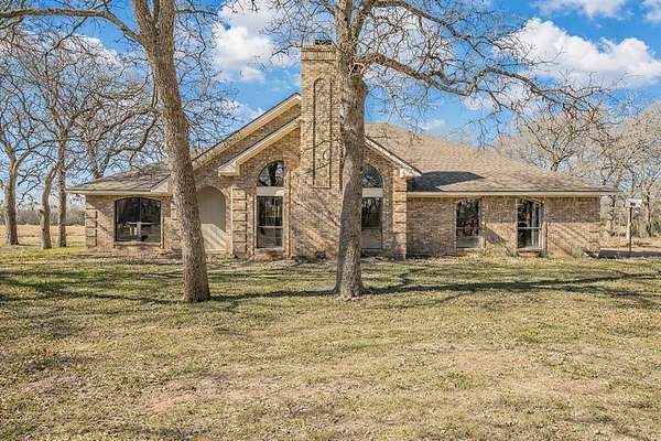 27 Acres of Land with Home for Sale in Elm Mott, Texas