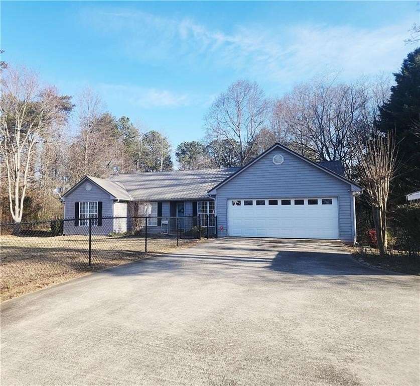 2.2 Acres of Residential Land with Home for Sale in Murrayville, Georgia