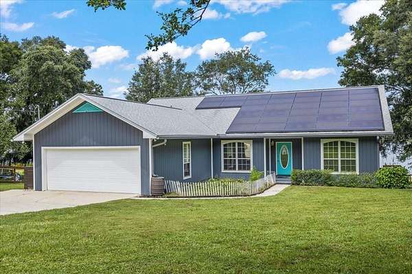 1.56 Acres of Residential Land with Home for Sale in Melrose, Florida