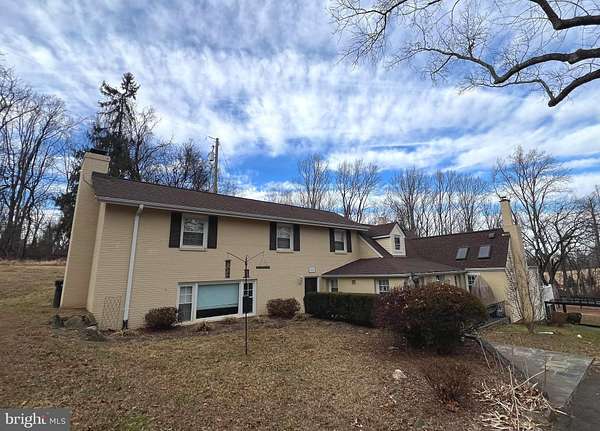 2.29 Acres of Residential Land with Home for Lease in The Plains, Virginia