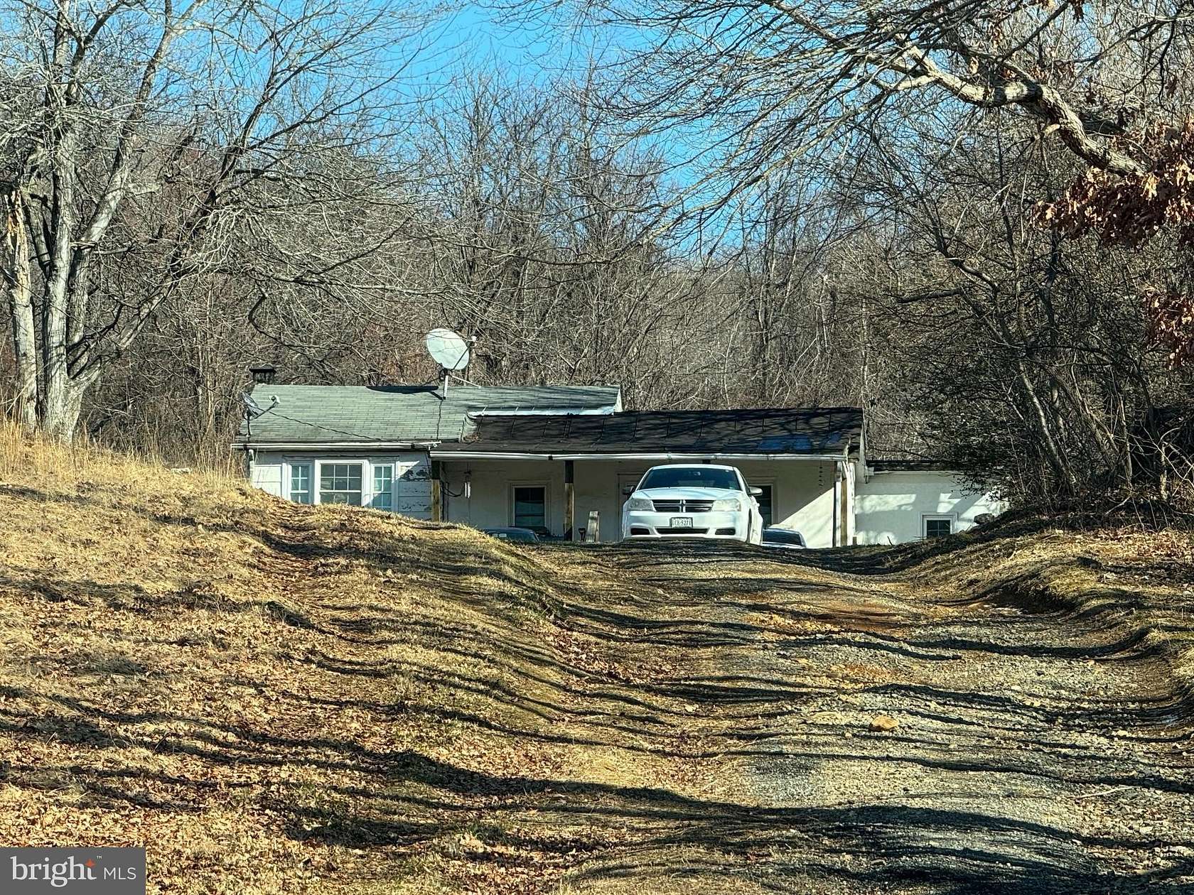 5 Acres of Residential Land with Home for Sale in Marshall, Virginia