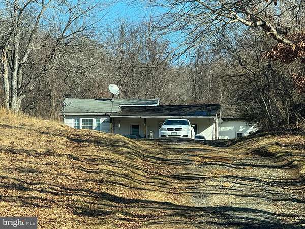 5 Acres of Residential Land with Home for Sale in Marshall, Virginia