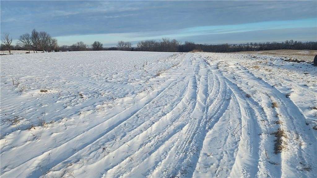 10 Acres of Land for Sale in Hamilton, Missouri