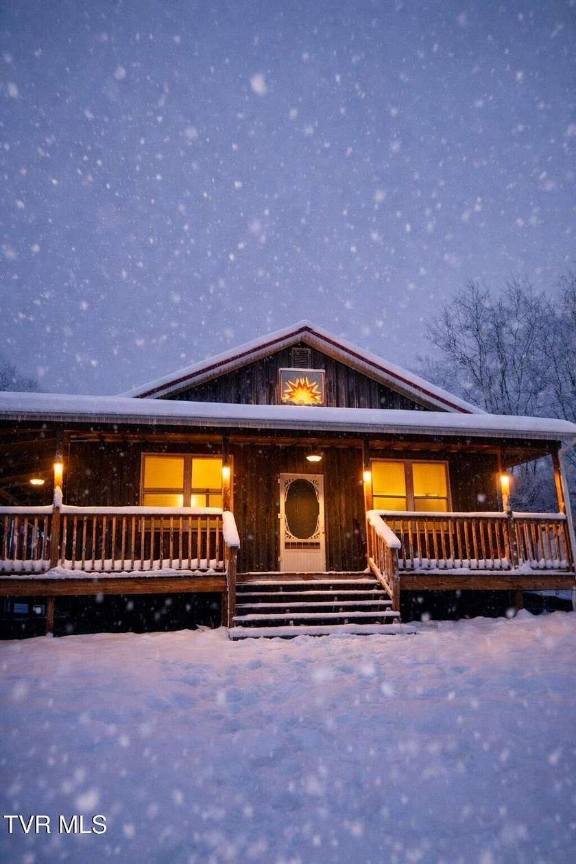 2.1 Acres of Residential Land with Home for Sale in Glade Spring, Virginia