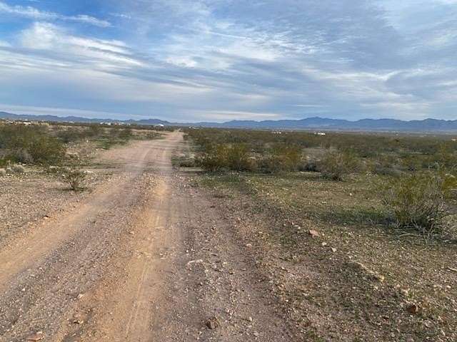 2.35 Acres of Land for Sale in Golden Valley, Arizona