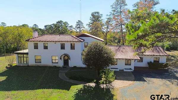 34.3 Acres of Agricultural Land with Home for Sale in Mineola, Texas