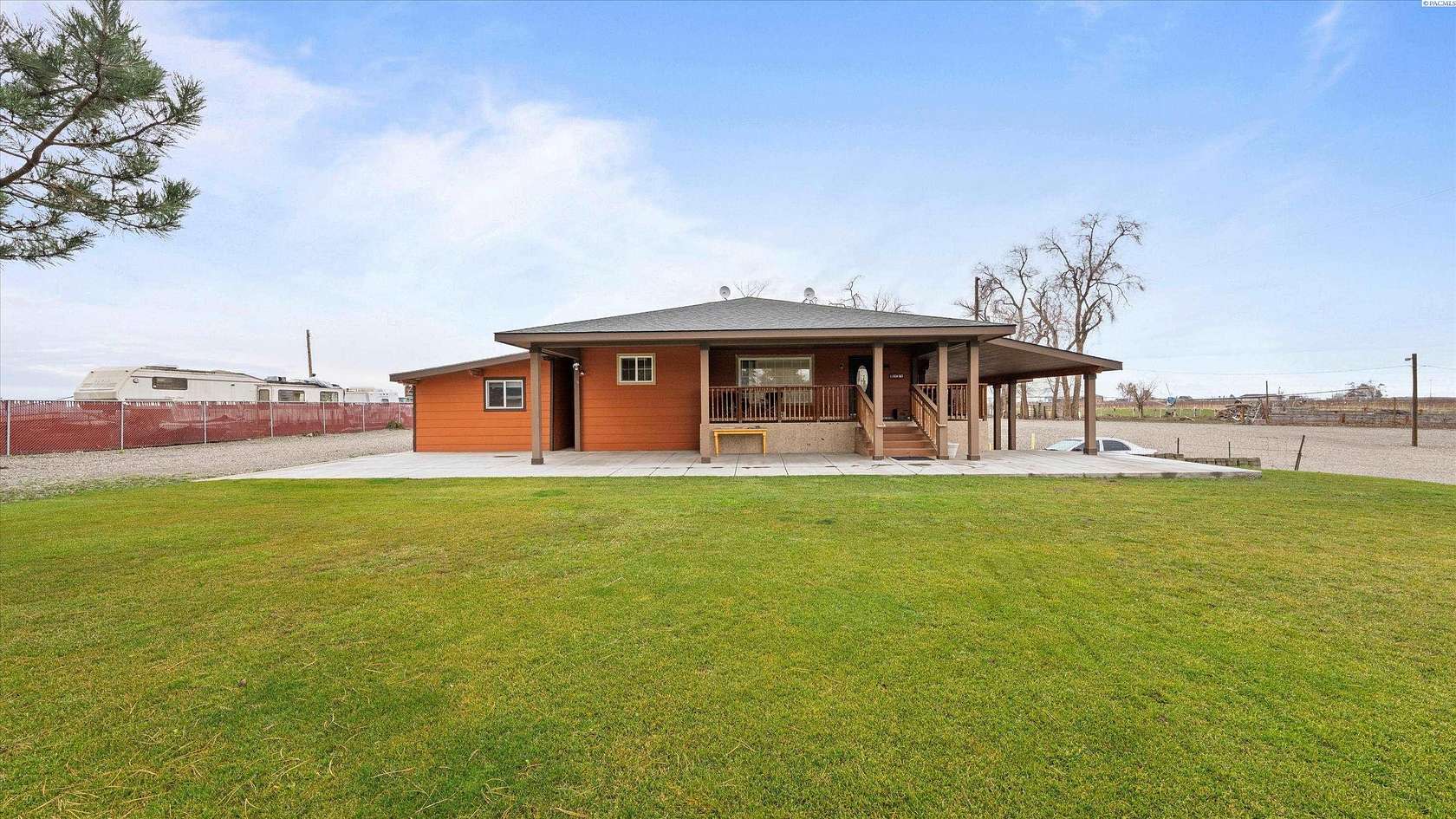 4.1 Acres of Residential Land with Home for Sale in Pasco, Washington