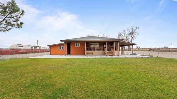 4.1 Acres of Residential Land with Home for Sale in Pasco, Washington