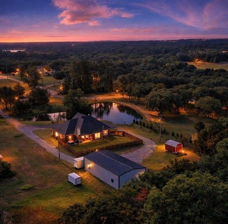 2 Acres of Improved Mixed-Use Land for Sale in Decatur, Texas