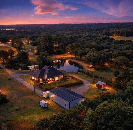 2 Acres of Improved Mixed-Use Land for Sale in Decatur, Texas