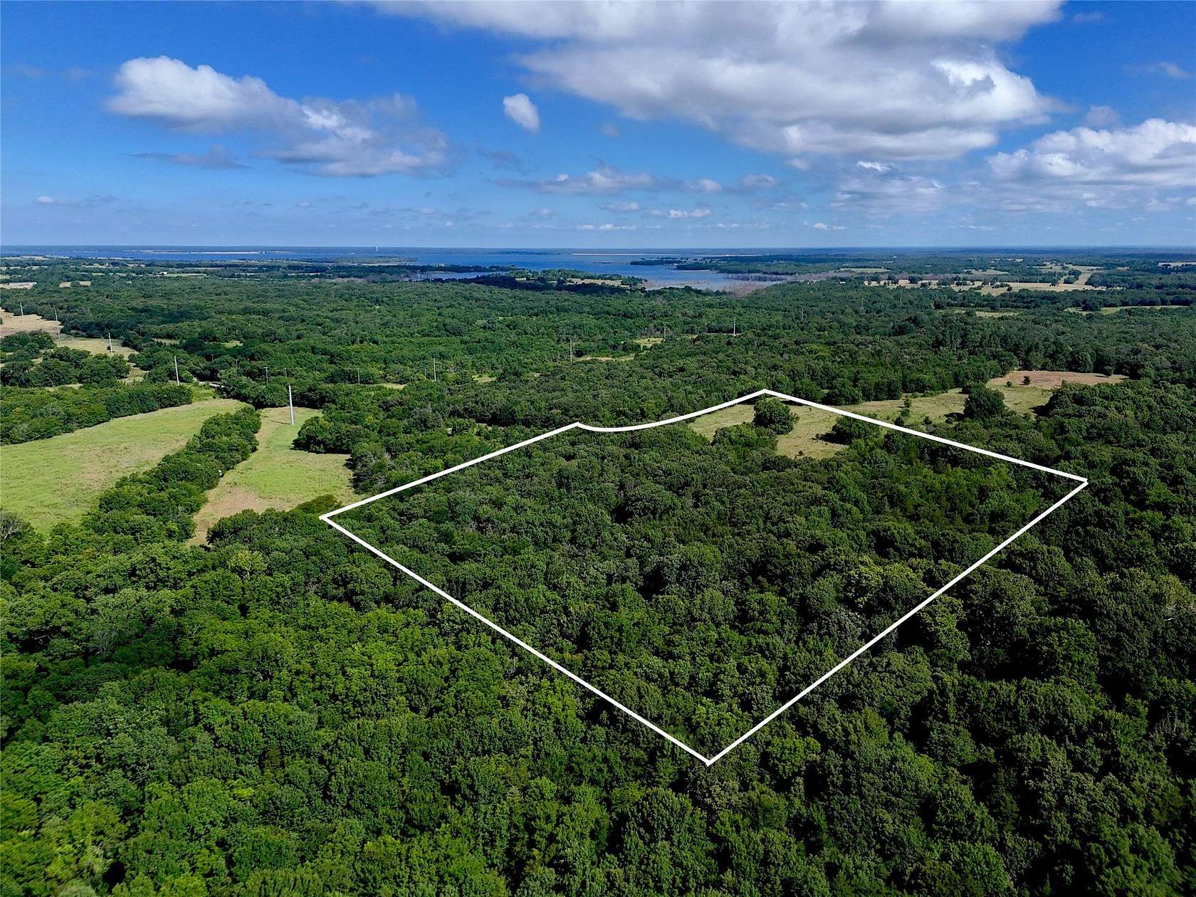 17 Acres of Land for Sale in Honey Grove, Texas