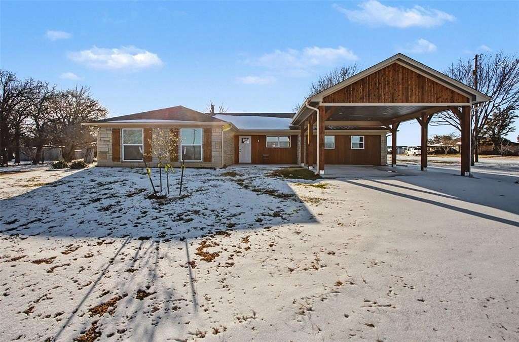 1.6 Acres of Residential Land with Home for Sale in Weatherford, Texas