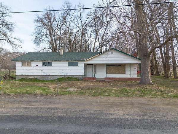 2.83 Acres of Residential Land with Home for Sale in Kennewick, Washington