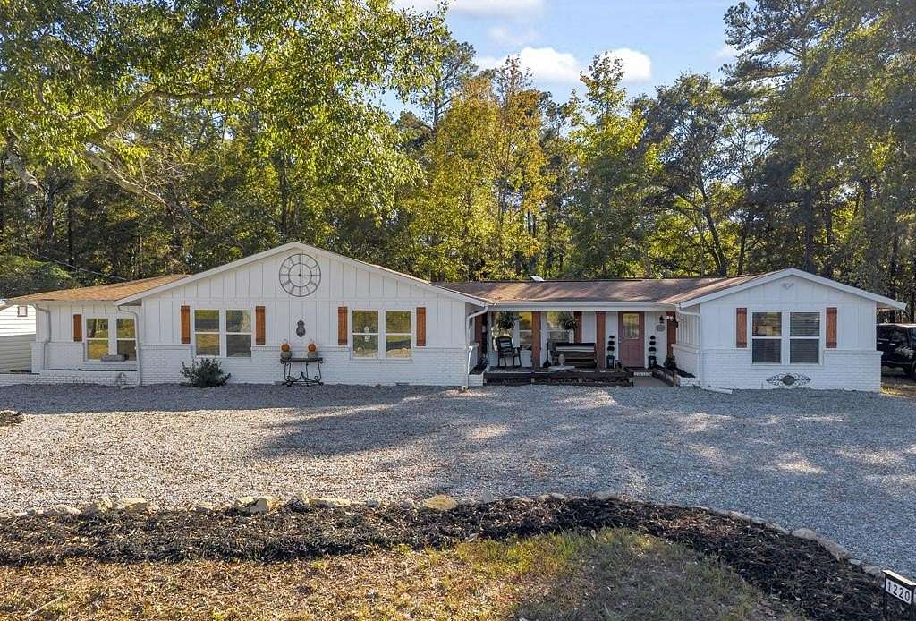 4 Acres of Residential Land with Home for Sale in Greenville, Georgia