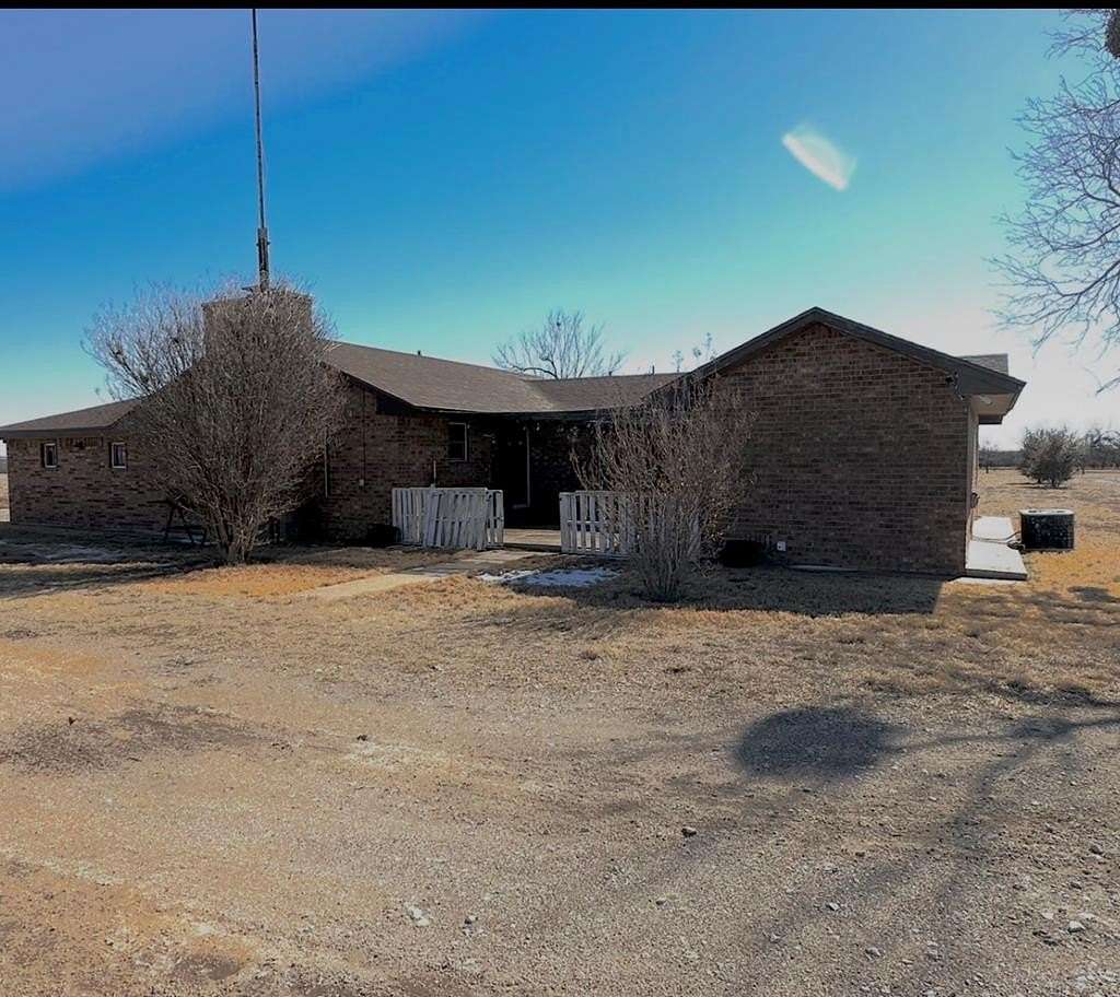 8.42 Acres of Residential Land with Home for Sale in Snyder, Texas