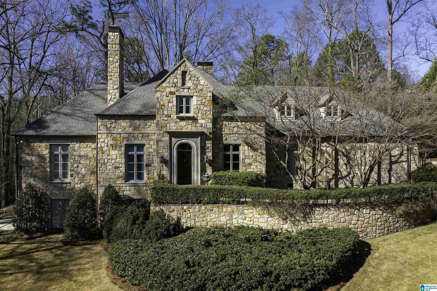 2 Acres of Residential Land with Home for Sale in Mountain Brook, Alabama