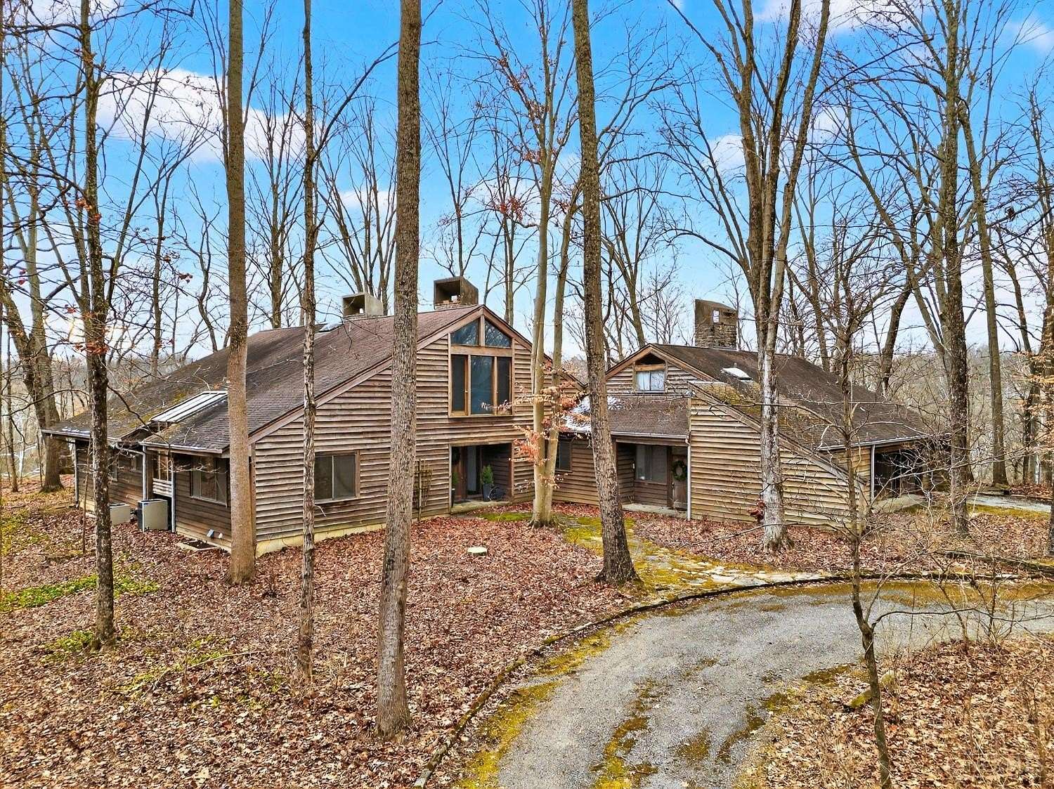 22.9 Acres of Land with Home for Sale in Indian Hill, Ohio