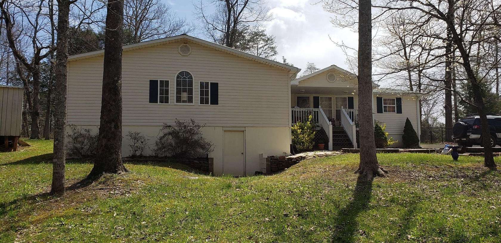 1.89 Acres of Improved Mixed-Use Land for Sale in Monticello, Kentucky