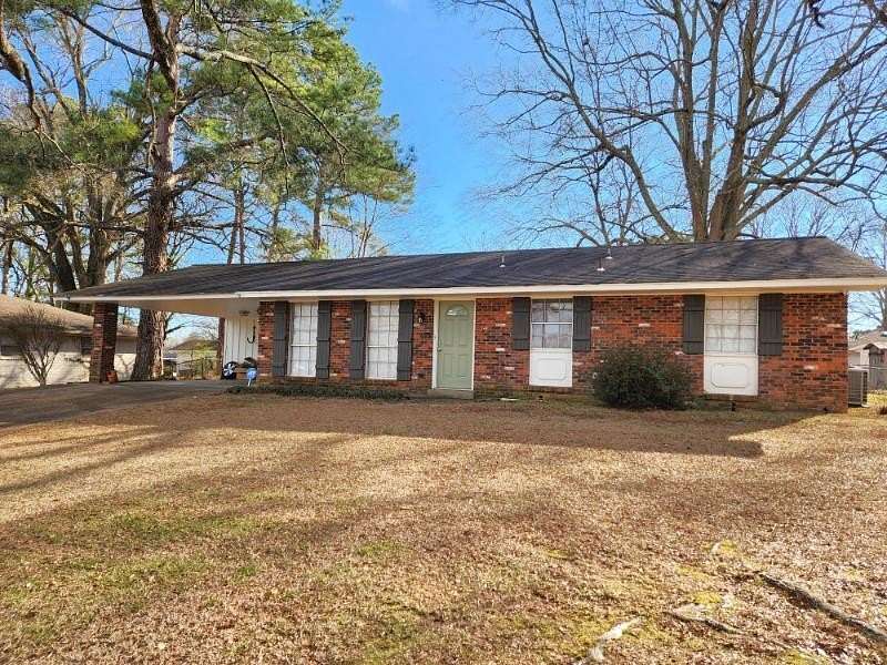 28 Acres of Land with Home for Sale in Tupelo, Mississippi