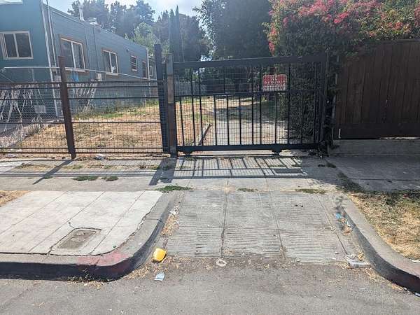 0.09 Acres of Residential Land for Sale in Oakland, California