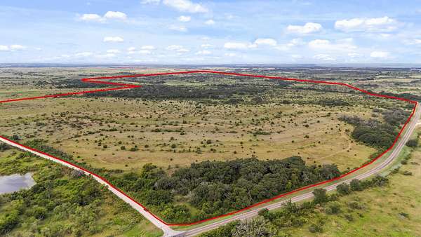 522 Acres of Land for Sale in Hamilton, Texas