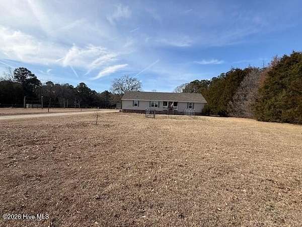 9.15 Acres of Land with Home for Lease in Richlands, North Carolina