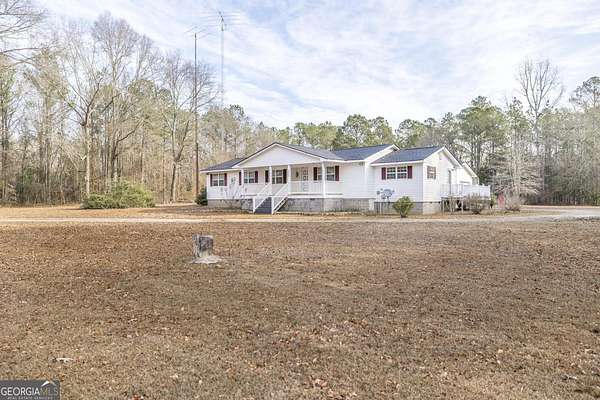 3 Acres of Residential Land with Home for Sale in Byron, Georgia