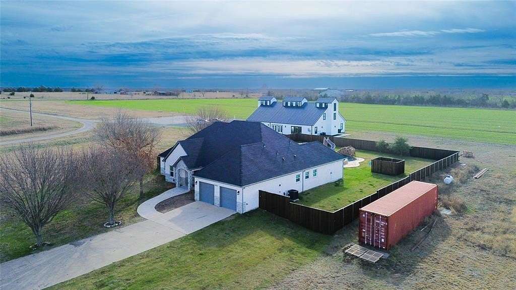 5 Acres of Improved Mixed-Use Land for Sale in Greenville, Texas