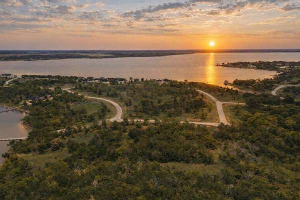 1 Acre of Residential Land for Sale in Corsicana, Texas