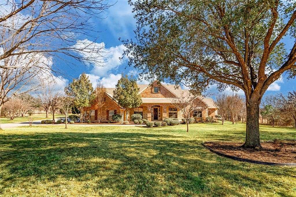 2.5 Acres of Residential Land with Home for Sale in Argyle, Texas