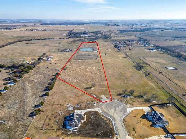 11.7 Acres of Land for Sale in Grandview, Texas
