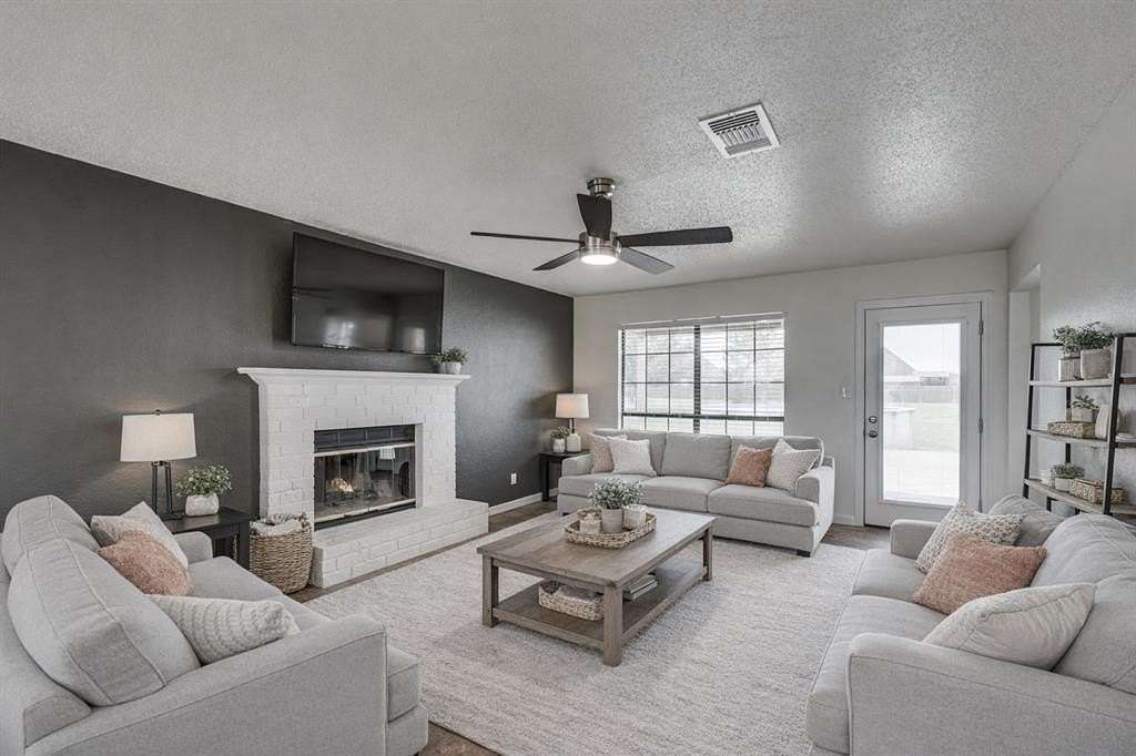 1.6 Acres of Land with Home for Sale in Midlothian, Texas