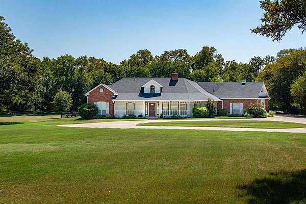 2 Acres of Residential Land with Home for Lease in Fairview, Texas