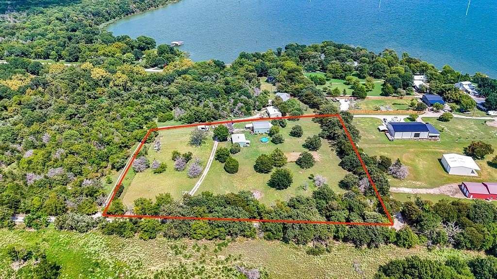 4 Acres of Residential Land with Home for Sale in Corsicana, Texas