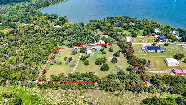 4 Acres of Land with Home for Sale in Corsicana, Texas